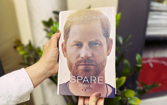 Spare - Kẻ Dự Bị: Hồi ký gây sốt của hoàng tử từ bỏ hoàng gia được độc giả Việt săn lùng
