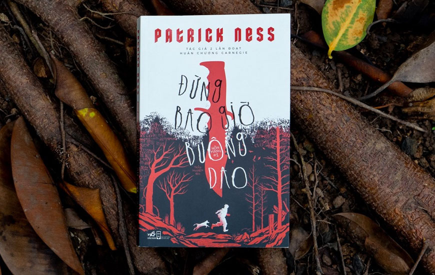 Sách Hỗn Mang 1 - Đừng Bao Giờ Buông Dao. Tác giả Patrick Ness