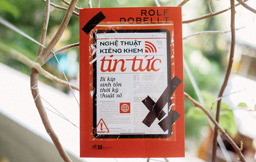 Sách "Nghệ Thuật Kiêng Khem Tin Tức - Bí Kíp Sinh Tồn Thời Kỹ Thuật Số" của tác giả Rolf Dobelli