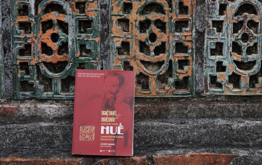 Sách "Nghệ Thuật Và Nghệ Nhân Vùng Kinh Thành Huế " của tác giả Léopold Michel Cadière