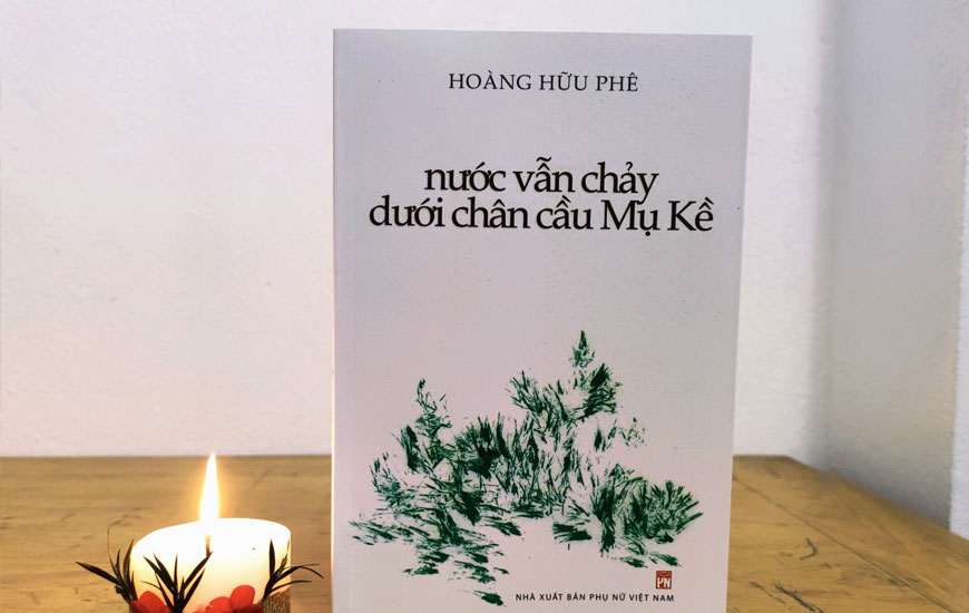 Cuốn hồi ký của TS Hoàng Hữu Phê. Ảnh: Thu Huệ.