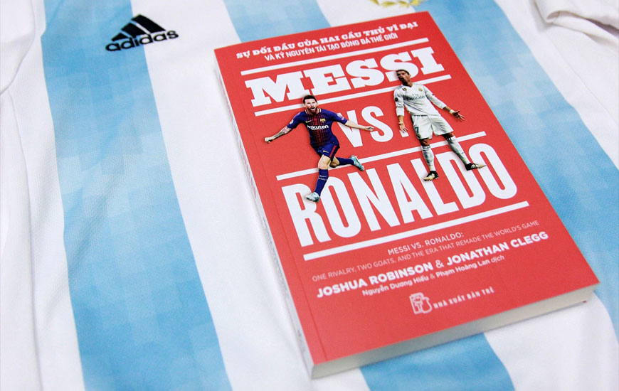 Messi VS. Ronaldo Sự Đối Đầu Của Hai Cầu Thủ Vĩ Đại Và Kỷ Nguyên Tái Tạo Bóng Đá Thế Giới - Joshua Foer, Joshua Robinson, Jonathan Clegg