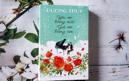 Nhà văn Dương Thụy tiếp tục kể chuyện tình xuyên biên giới - Yêu Em Bằng Mắt, Giữ Em Bằng Tim