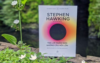 Stephen Hawking: Người "Trả Lời Ngắn Gọn Những Câu Hỏi Lớn"