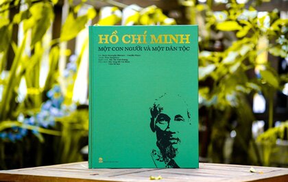 Hồ Chí Minh - Một Con Người Và Một Dân Tộc: Những người bạn Ý viết về Bác Hồ