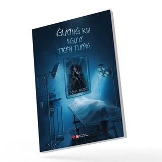 Gương Kia Ngự Ở Trên Tường