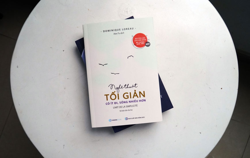 Sách "Nghệ Thuật Tối Giản: Có Ít Đi, Sống Nhiều Hơn" của tác giả Dominique Loreau