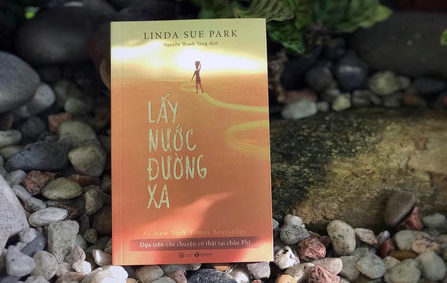 Sách "Lấy Nước Đường Xa" của tác giả Linda Sue Park