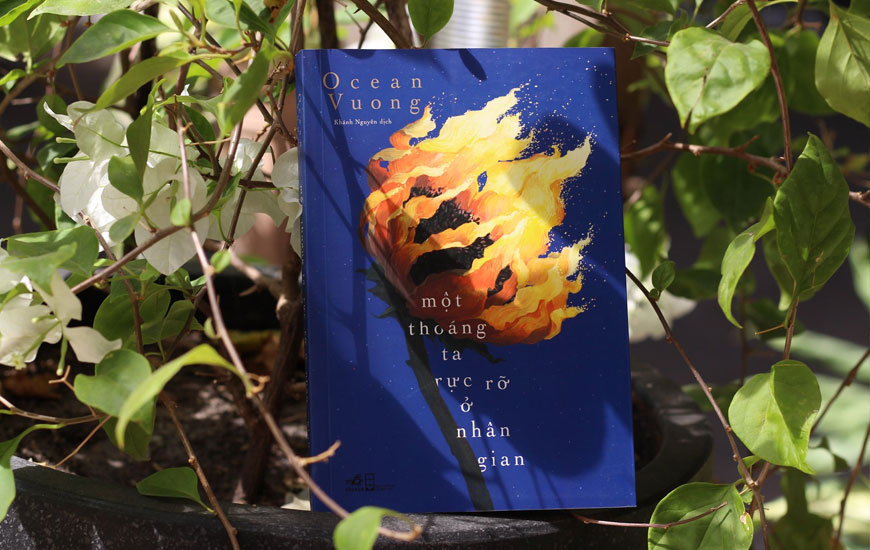 Sách "Một Thoáng Ta Rực Rỡ Ở Nhân Gian" của tác giả Ocean Vuong