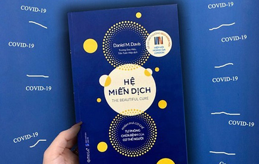 Sách "Hệ Miễn Dịch: Khám Phá Cơ Chế Tự Phòng Chữa Bệnh Của Cơ Thể Người" của tác giả Daniel M Davis