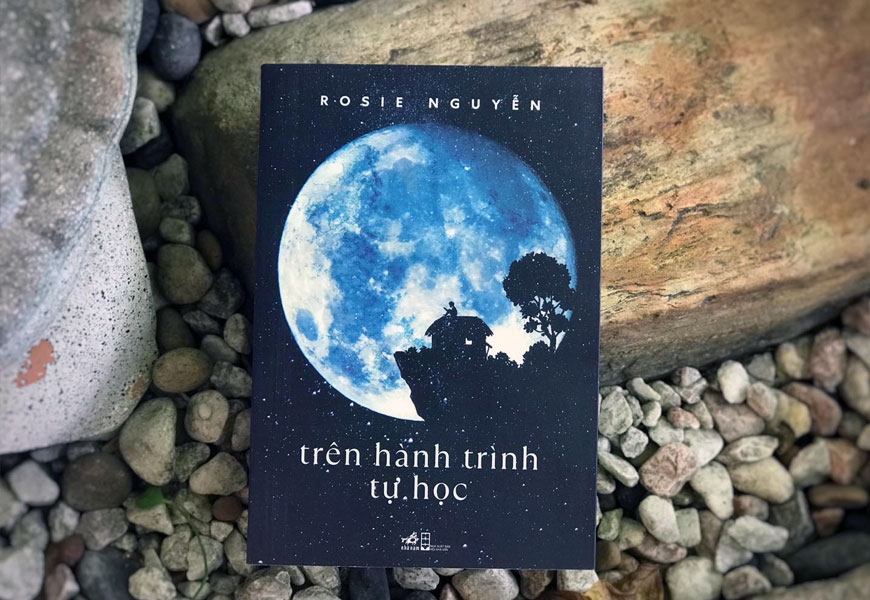 Sách "Trên Hành Trình Tự Học" của tác giả  Rosie Nguyễn