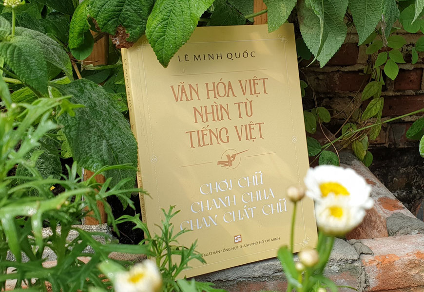 Sách "Văn Hóa Việt Nhìn Từ Tiếng Việt - Chơi Chữ Chanh Chua Chan Chát Chữ" của tác giả Lê Minh Quốc