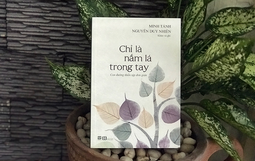 Sách Chỉ Là Nắm Lá Trong Tay - Con Đường Thiền Tập Đơn Giản. Tác giả Minh Tánh Nguyễn Duy Nhiên