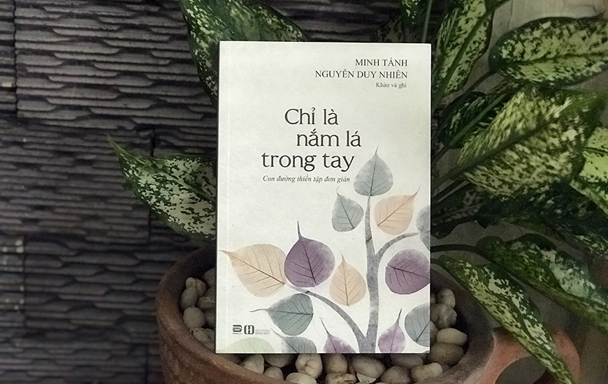 Sách Chỉ Là Nắm Lá Trong Tay - Con Đường Thiền Tập Đơn Giản. Tác giả Minh Tánh Nguyễn Duy Nhiên