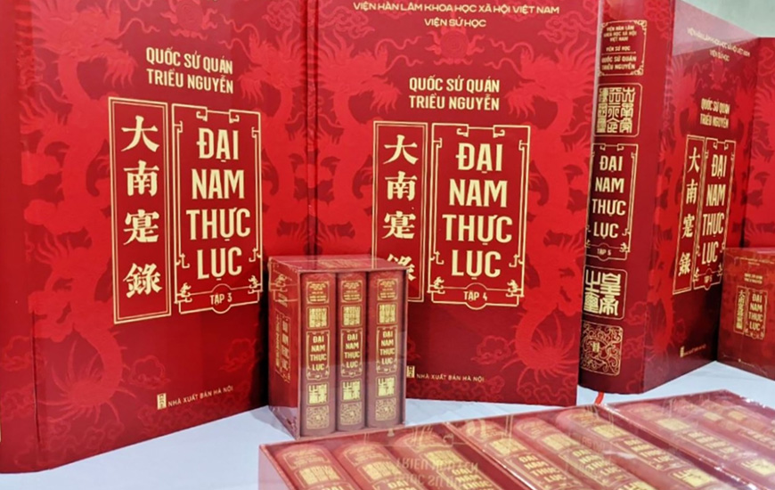 Sách Đại Nam Thực Lục - 10 Tập (3 Boxes Bìa Cứng). Tác giả Viện Sử học, Viện Hàn Lâm Khoa Học Xã Hội Việt Nam
