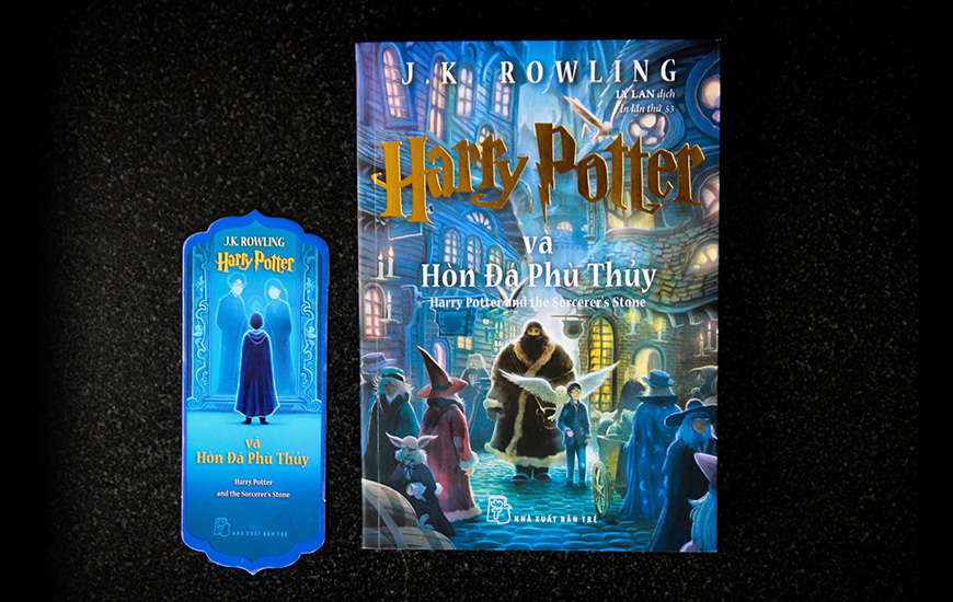 Sách Harry Potter Và Hòn Đá Phù Thủy - Tập 1. Tác giả J. K. Rowling