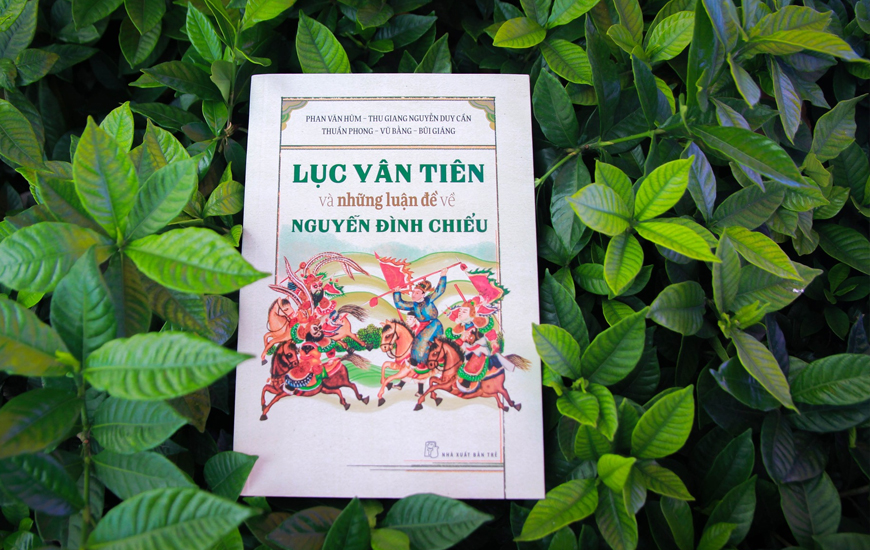 Sách Lục Vân Tiên Và Những Luận Đề Về Nguyễn Đình Chiểu. Tác giả Phan Văn Hùm, Thu Giang Nguyễn Duy Cần, Thuần Phong, Vũ Bằng, Bùi Giáng