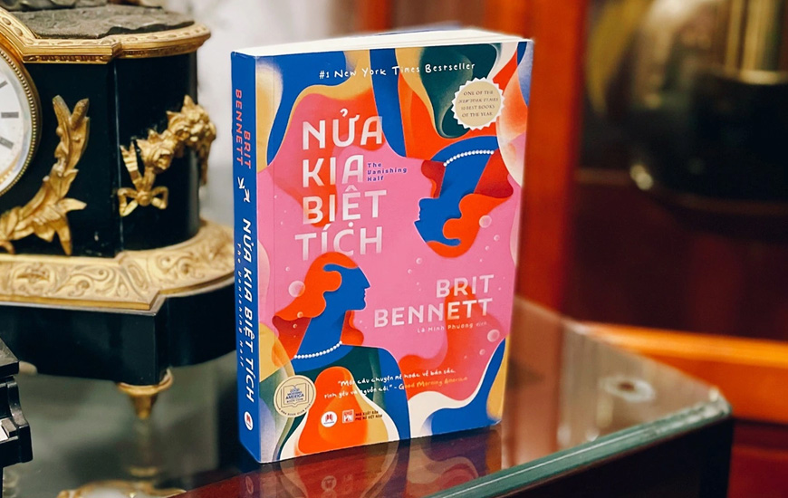 Cuốn sách "Nửa kia biệt tích" của nhà văn Brit Bennett.