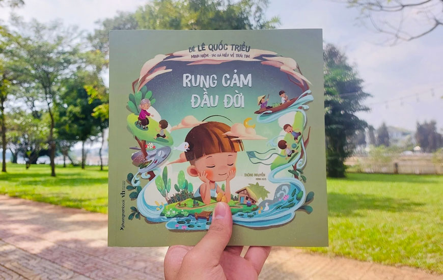 Tuyển tập thơ Rung cảm đầu đời. Ảnh: Phương Nam Book.