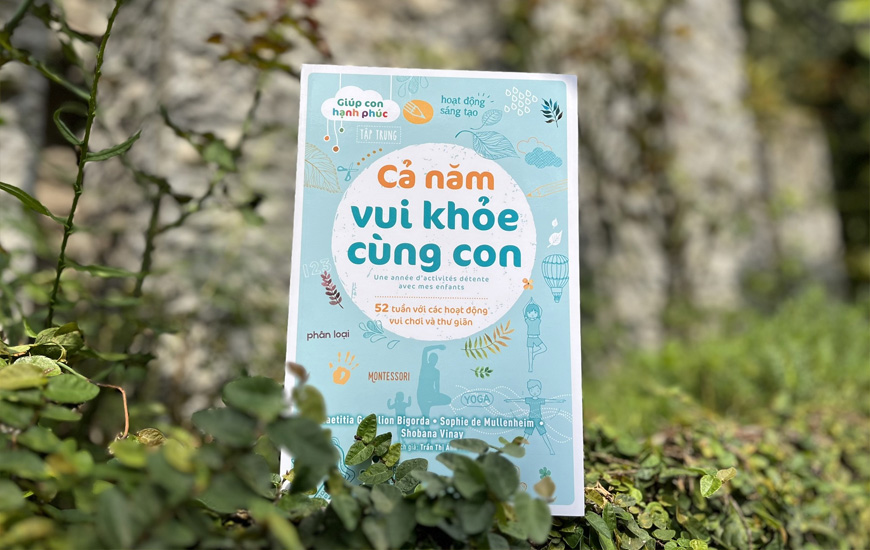 Giúp Con Hạnh Phúc - Cả Năm Vui Khỏe Cùng Con - 52 Tuần Với Các Hoạt Động Vui Chơi Và Thư Giãn - Laetitia Ganglion Bigorda; Sophie de Mullenheim; Shobana Vinay