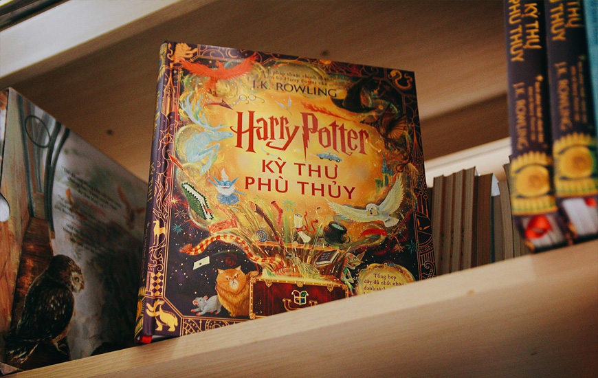 Harry Potter - Kỳ Thư Phù Thủy (Bìa Cứng) - J. K. Rowling - 2