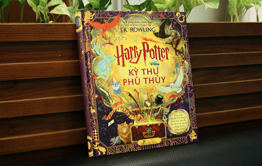 Harry Potter - Kỳ Thư Phù Thủy (Bìa Cứng) - J. K. Rowling