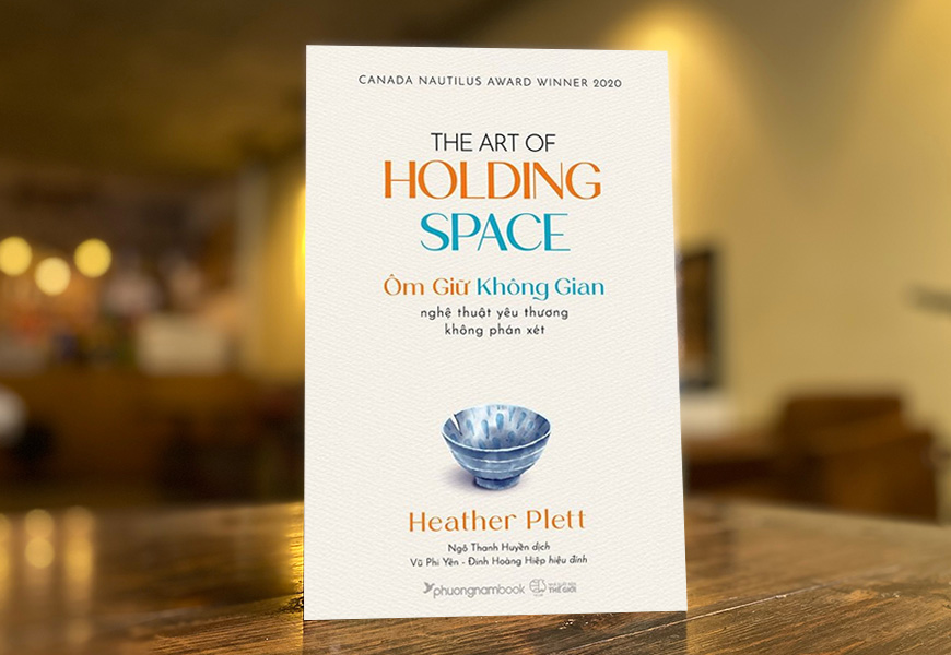 Ôm Giữ Không Gian - Nghệ Thuật Yêu Thương Không Phán Xét - Heather Plett