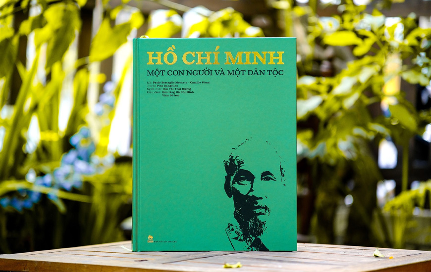 Hồ Chí Minh - Một Con Người Và Một Dân Tộc (Bìa Cứng) - Paolo Bracaglia Morante, Camillo Pisani, Pino Dangelico