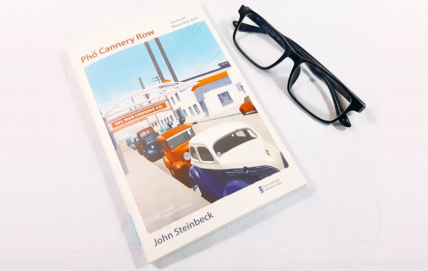 Sách "Phố Cannery Row" của tác giả John Steinbeck