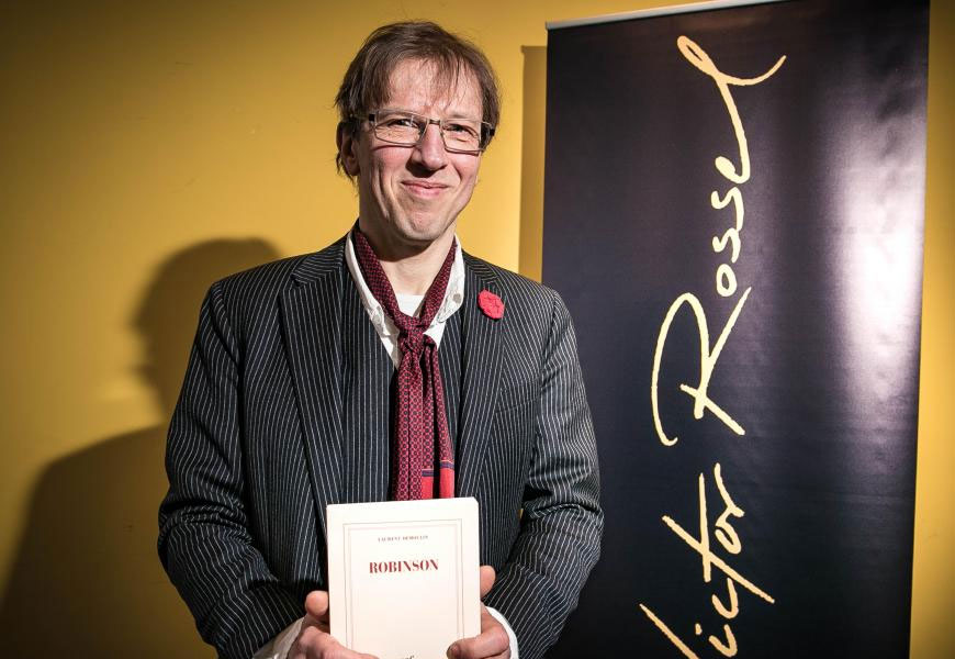 Nhà văn Laurent Demoulin nhận giải thưởng Victor-Rossel năm 2017. Ảnh: Lesoir.be