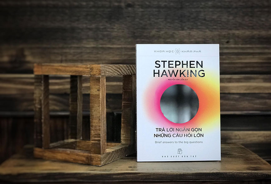 Sách "Trả Lời Ngắn Gọn Những Câu Hỏi Lớn" của tác giả Stephen Hawking