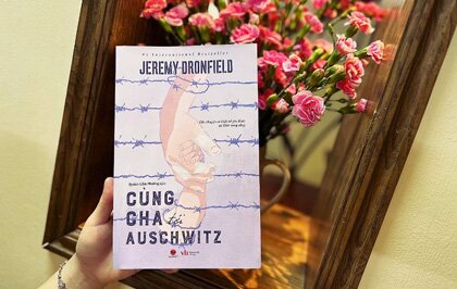 Cùng Cha Tới Auschwits: Tình cha con và câu chuyện sống sót tại địa ngục trần gian