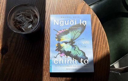 Người lạ với chính ta: Những câu chuyện chạm đến nỗi bất an phổ quát của con người